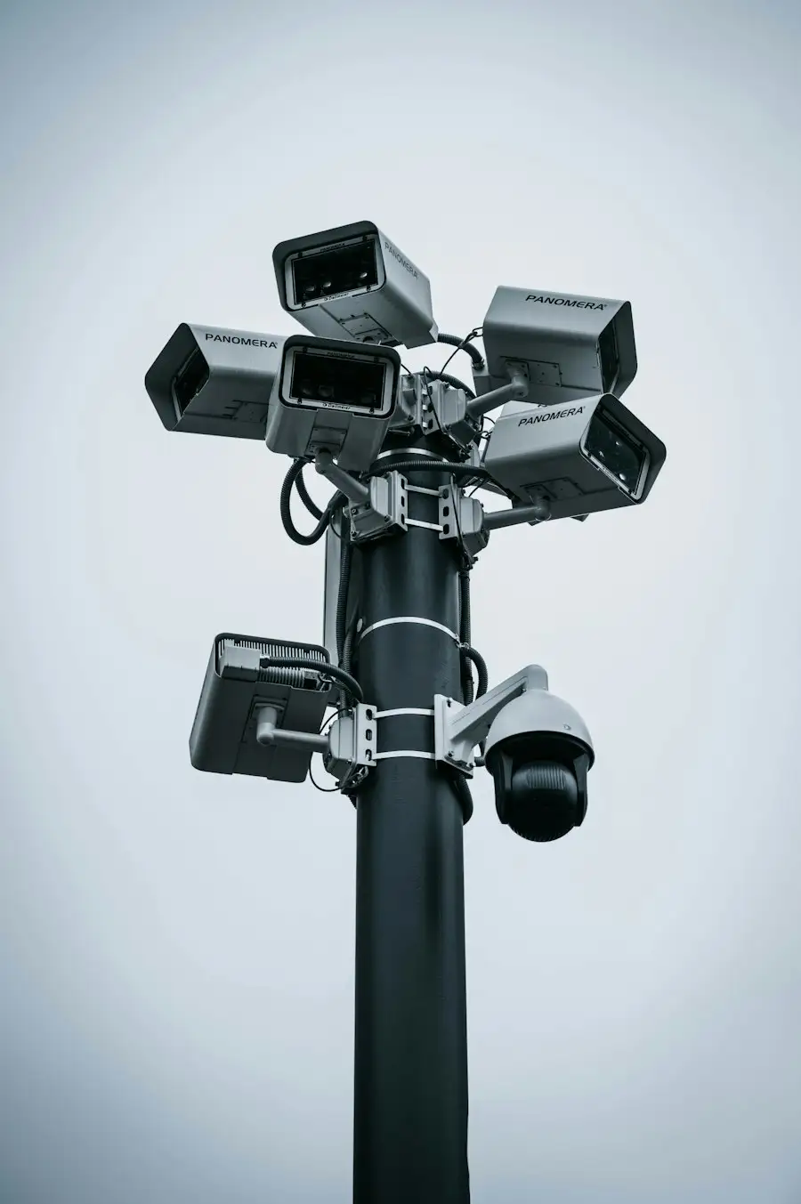Pole-mounted multi-camera surveillance station